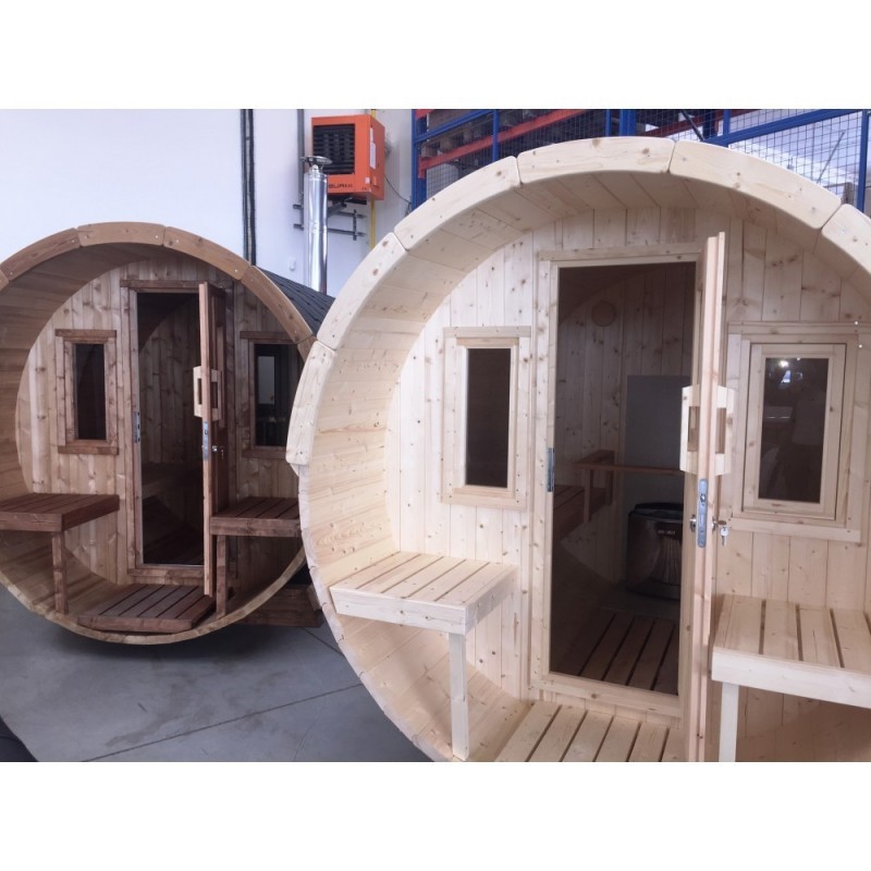 elegantní venkovní Sudová sauna 250 je zhotovená z kvalitních materiálů, konkrétně ze severského smrku